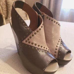 Lucky Brand size 6.5 army green/tan